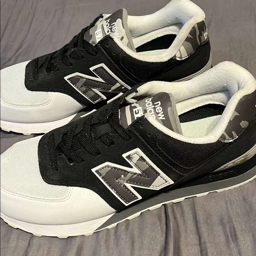 Mens size 9.5 New Balance 574